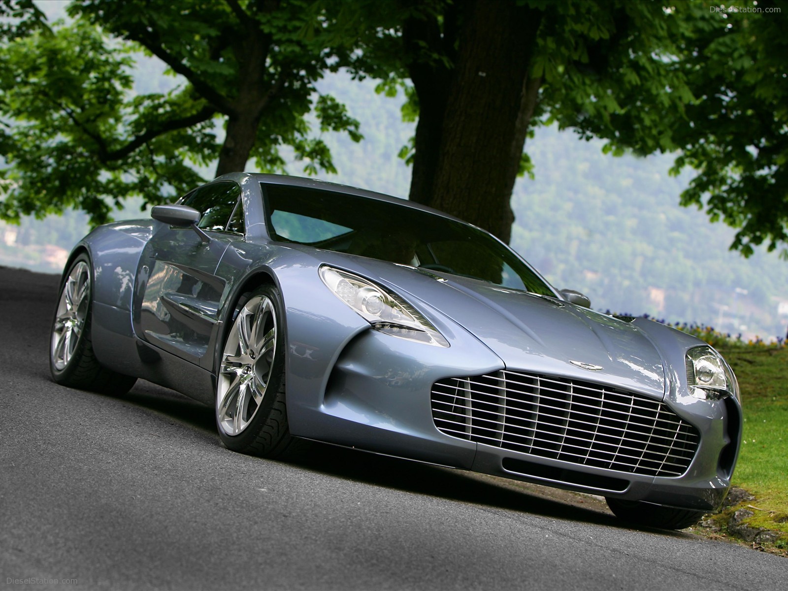 Aston Martin One 77 Breaks 220 MPH Record