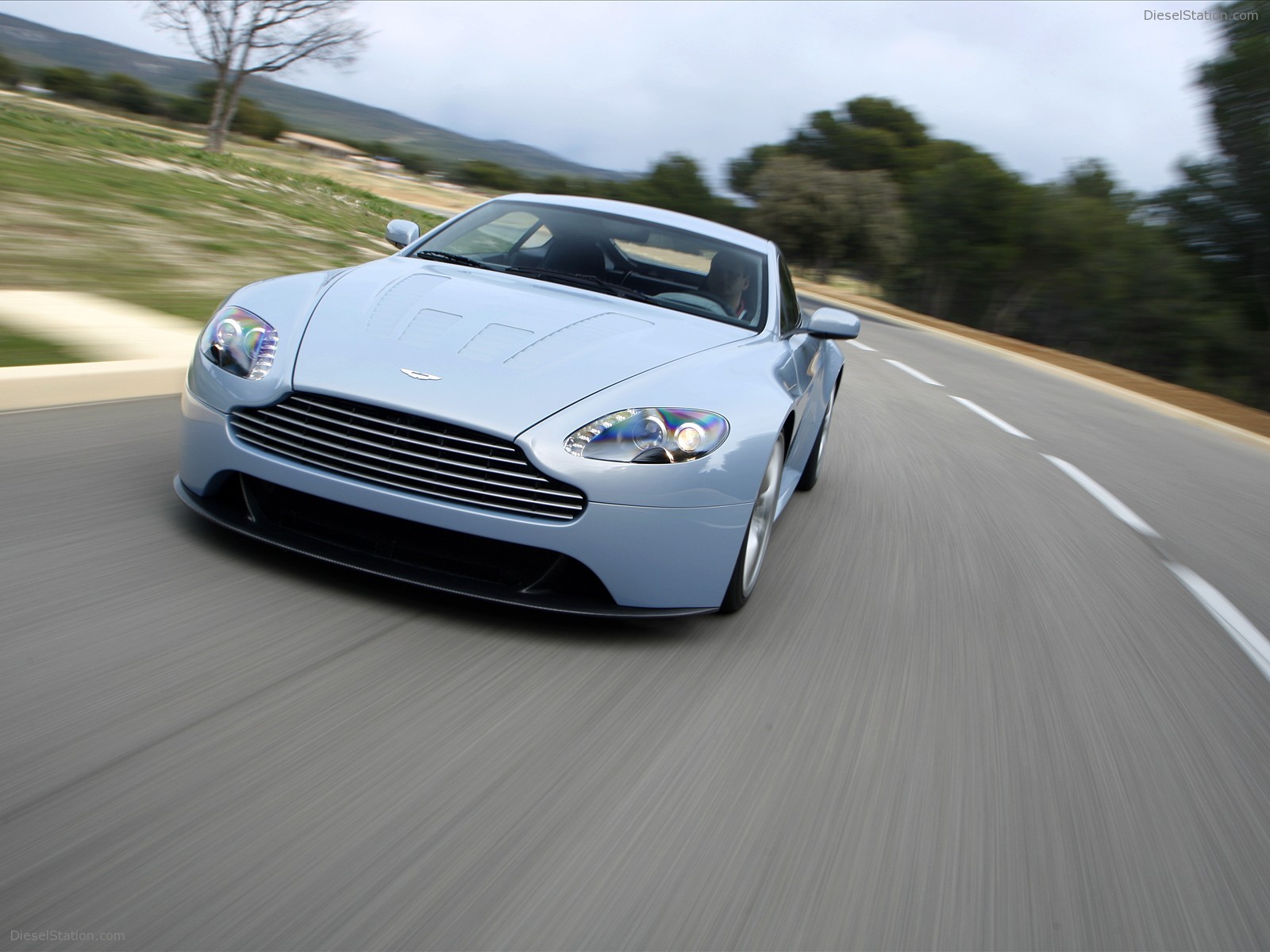 ASTON MARTIN V12 VANTAGE RS CONCEPT