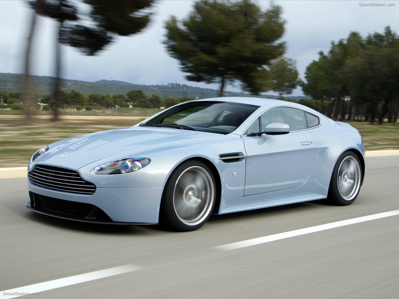 ASTON MARTIN V12 VANTAGE RS CONCEPT