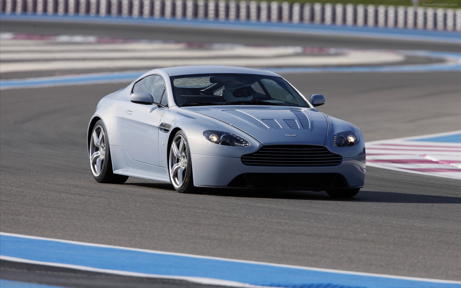 ASTON MARTIN V12 VANTAGE RS CONCEPT