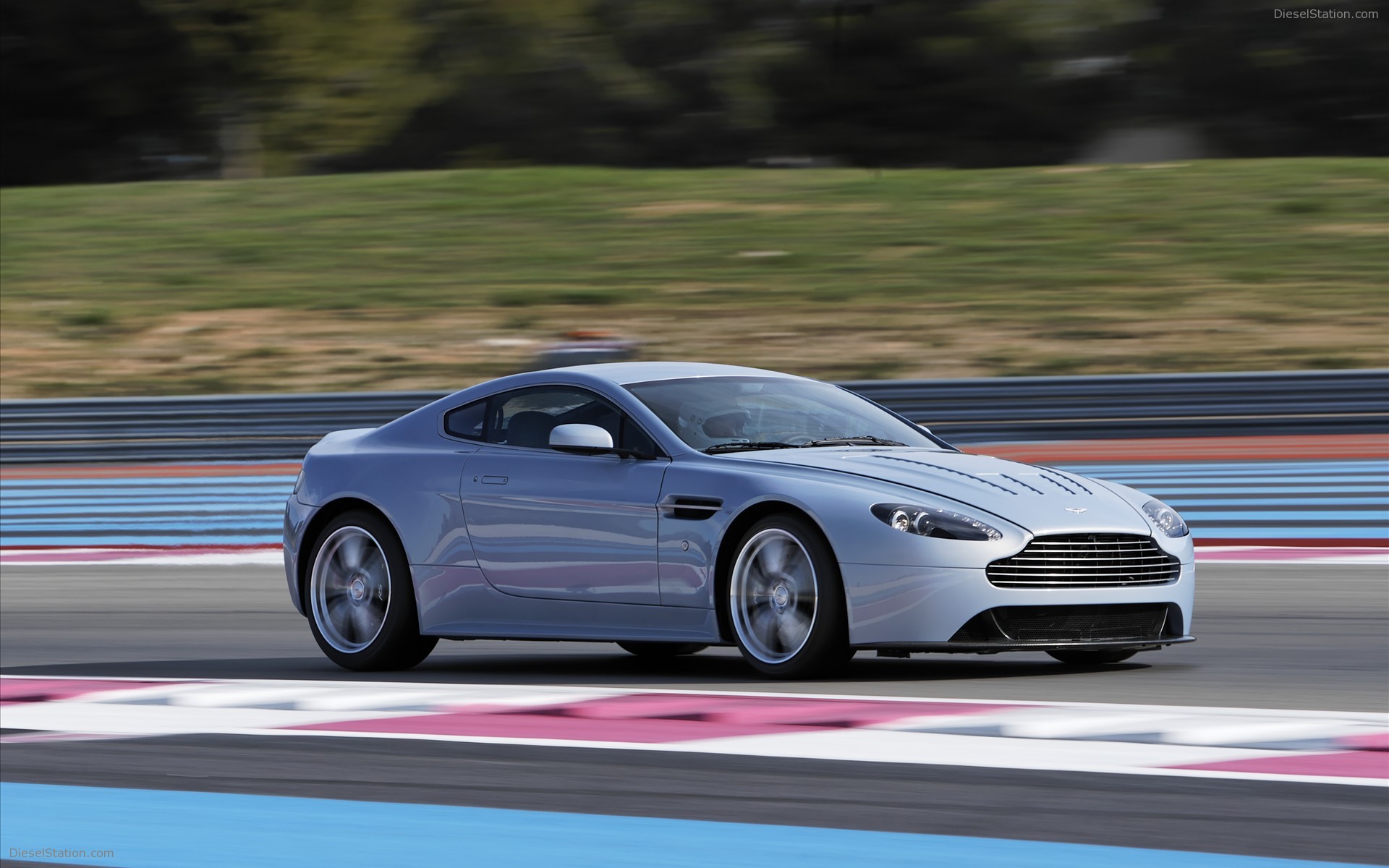 ASTON MARTIN V12 VANTAGE RS CONCEPT