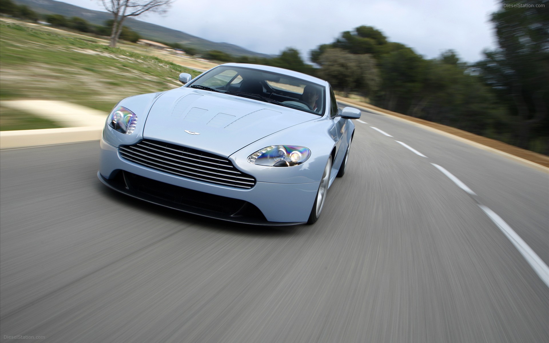 ASTON MARTIN V12 VANTAGE RS CONCEPT