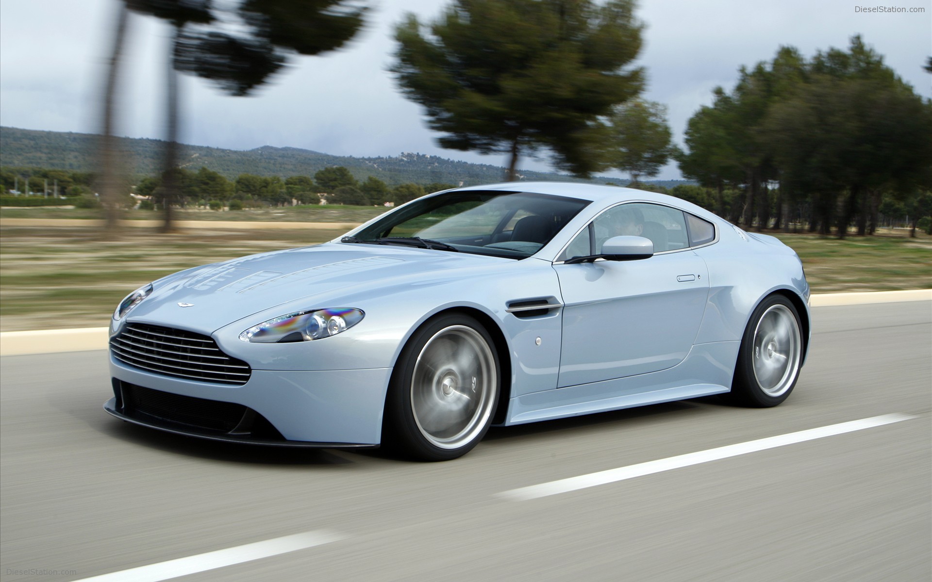 ASTON MARTIN V12 VANTAGE RS CONCEPT