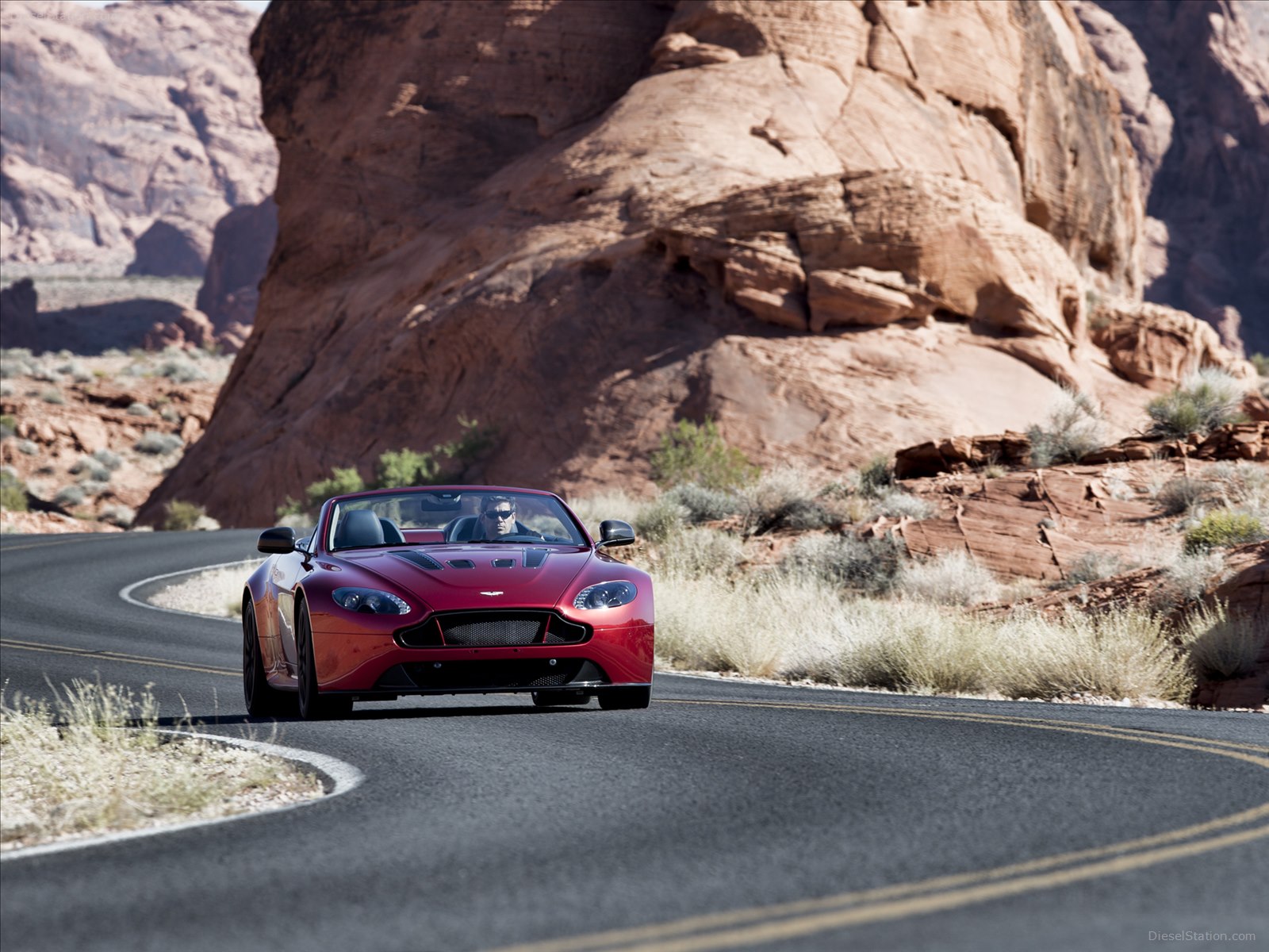 Aston Martin V12 Vantage S Roadster 2015