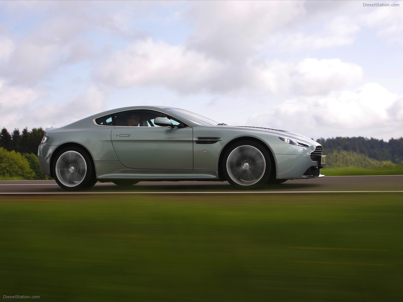 Aston Martin V12 Vantage