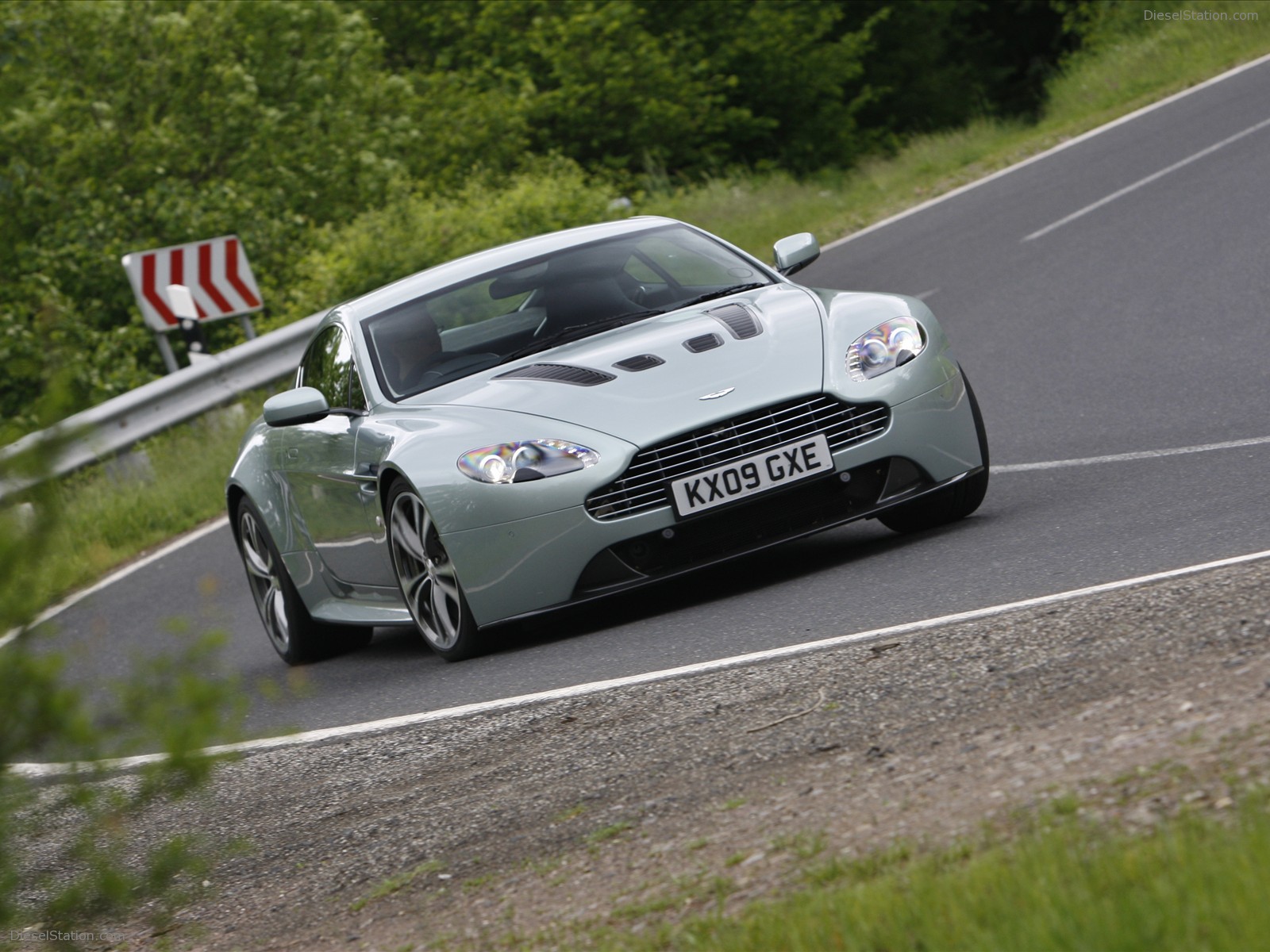 Aston Martin V12 Vantage