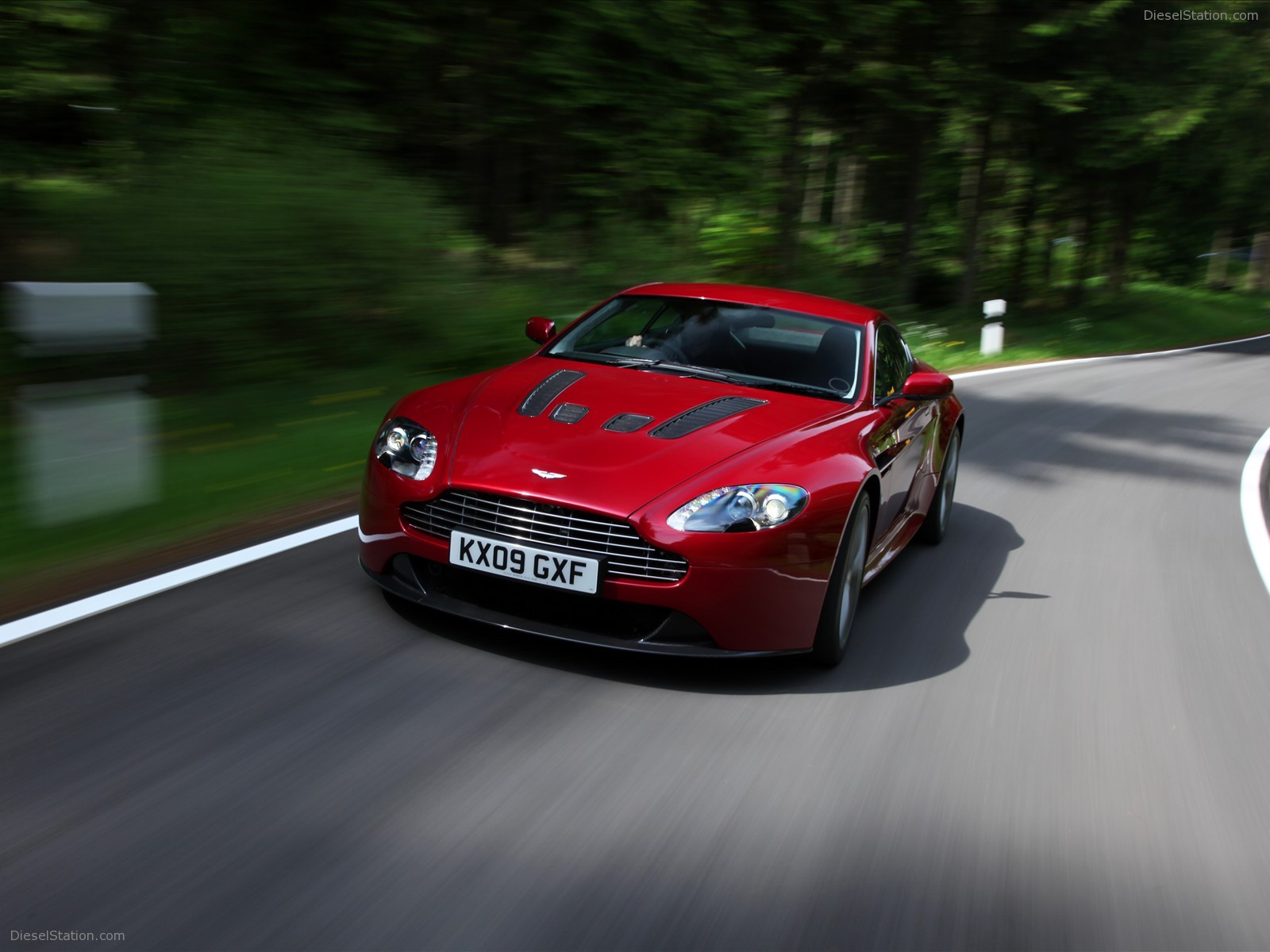 Aston Martin V12 Vantage