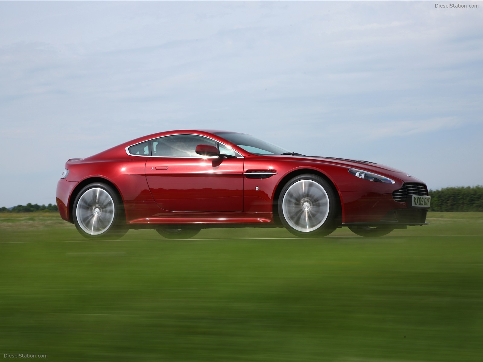 Aston Martin V12 Vantage