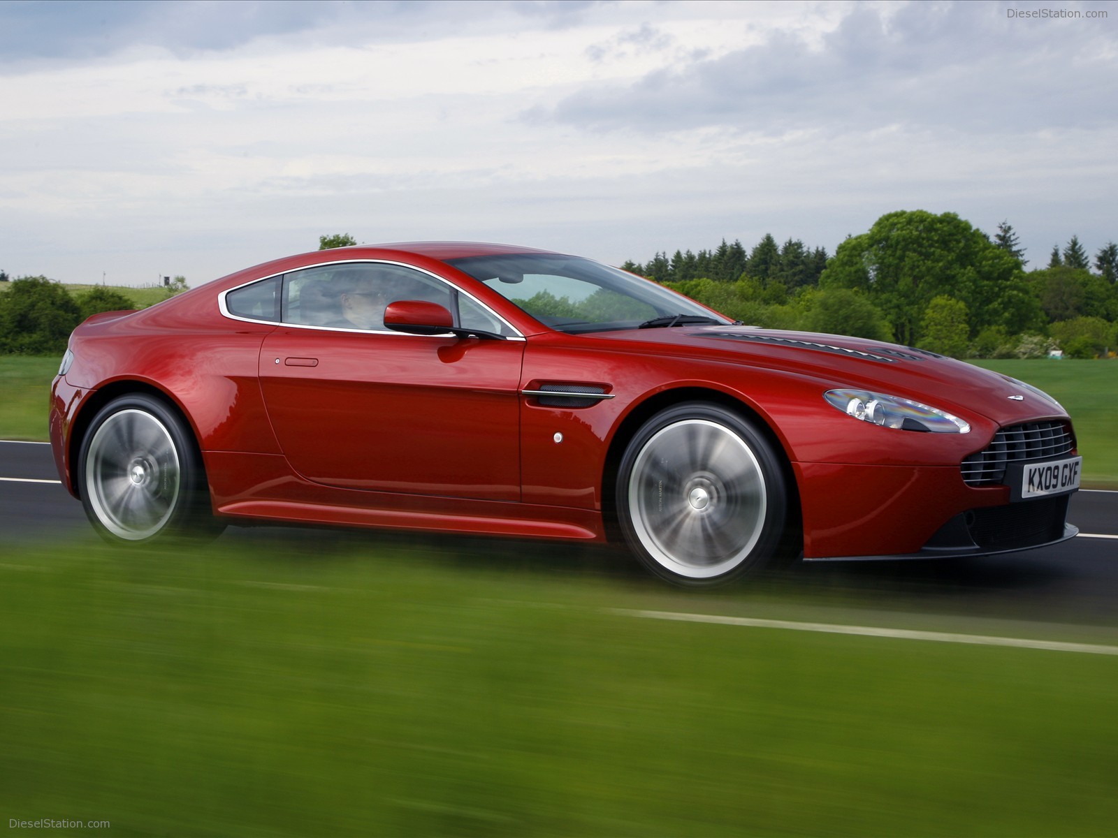 Aston Martin V12 Vantage