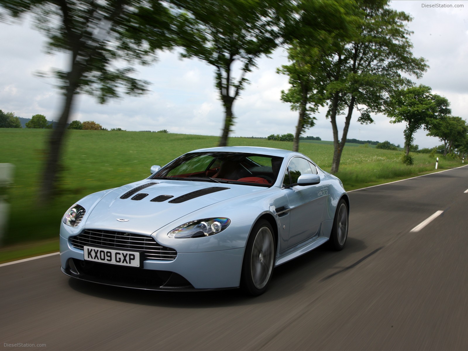 Aston Martin V12 Vantage