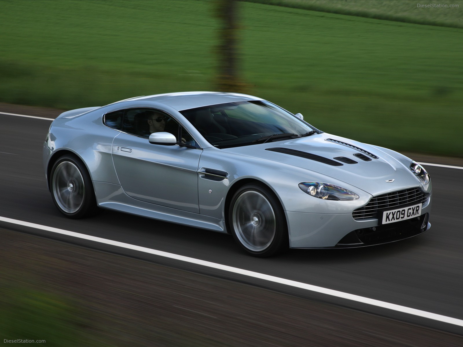 Aston Martin V12 Vantage