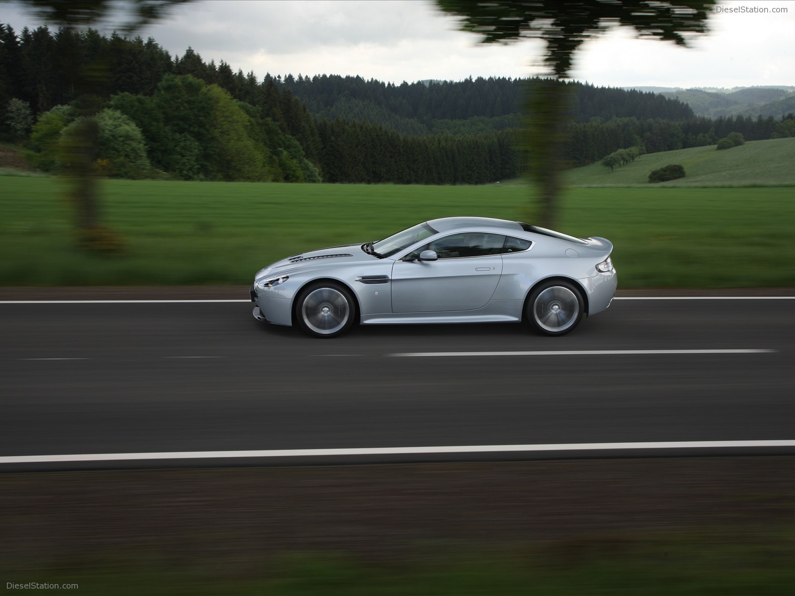 Aston Martin V12 Vantage