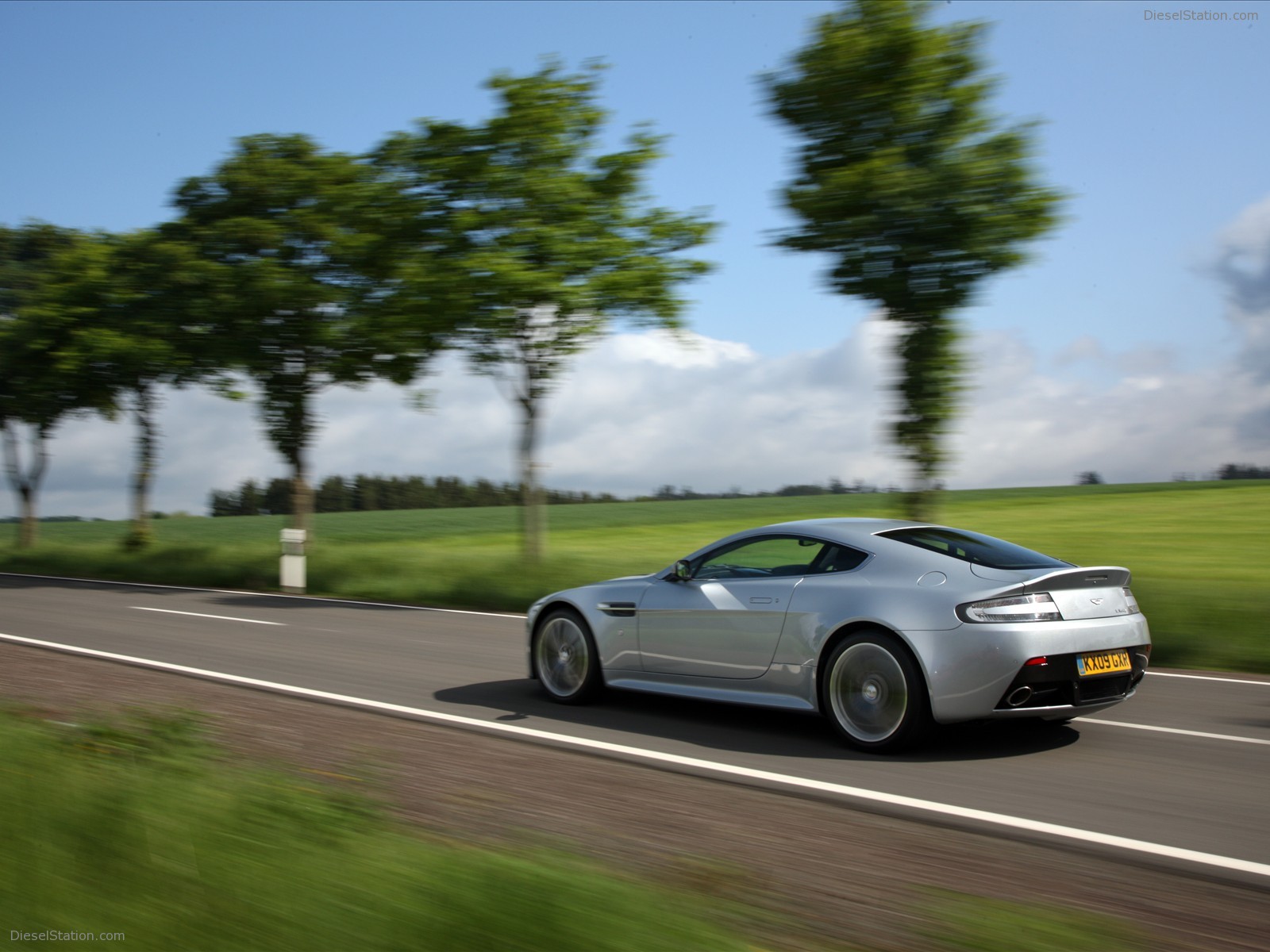 Aston Martin V12 Vantage
