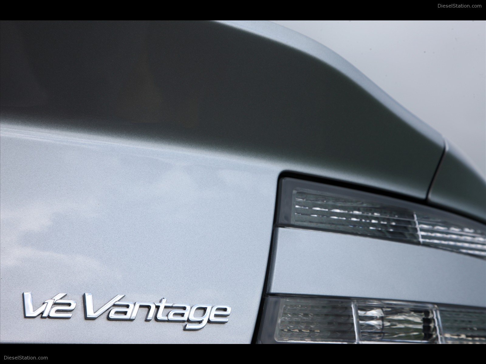Aston Martin V12 Vantage