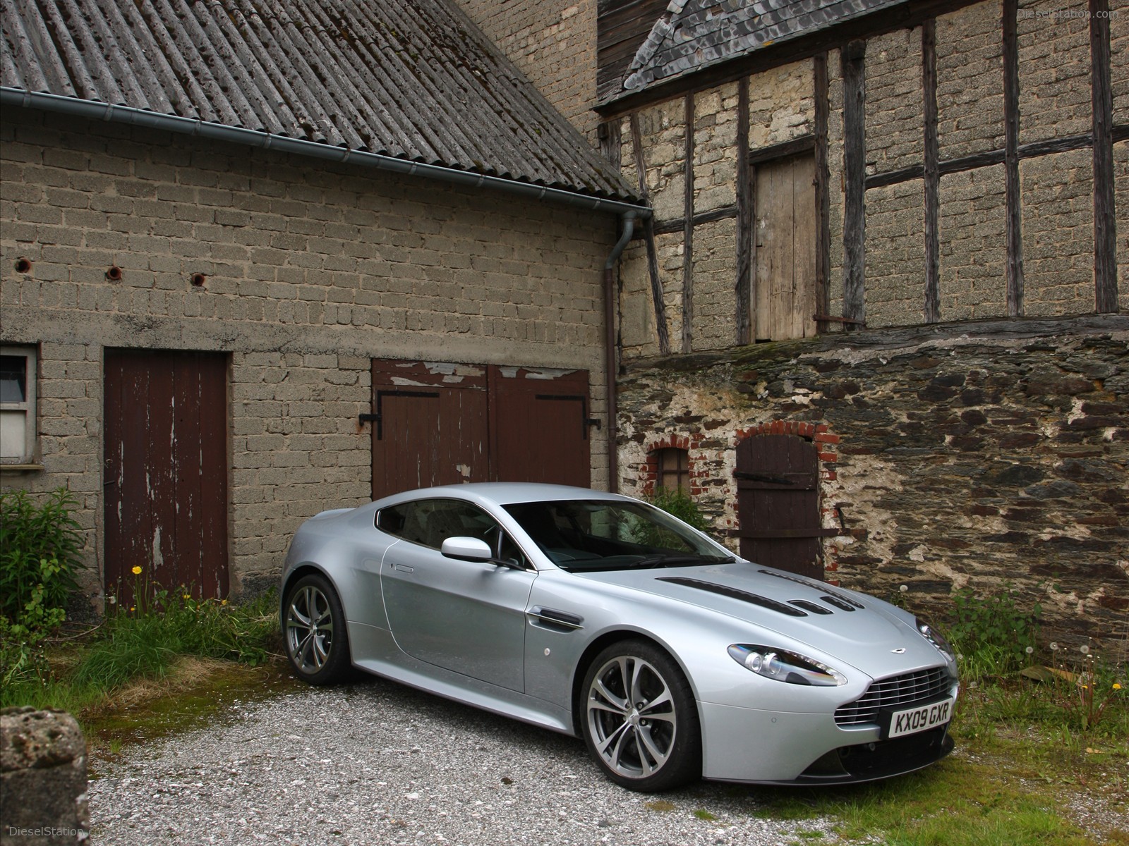 Aston Martin V12 Vantage