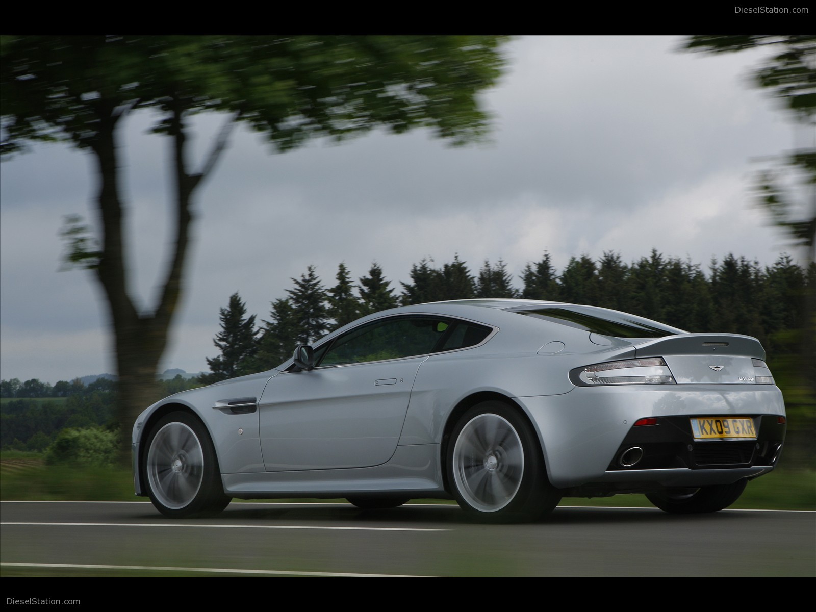 Aston Martin V12 Vantage