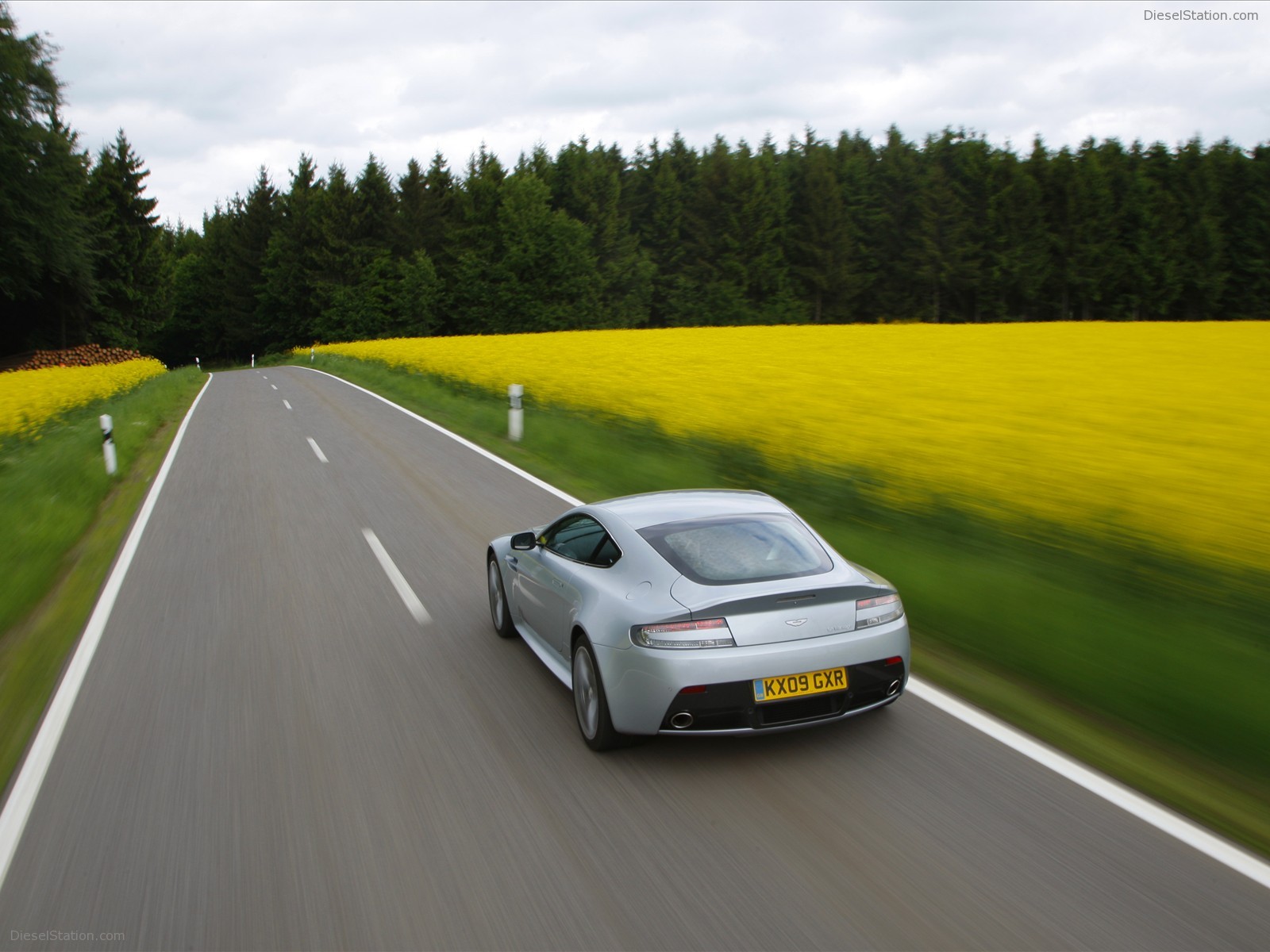 Aston Martin V12 Vantage