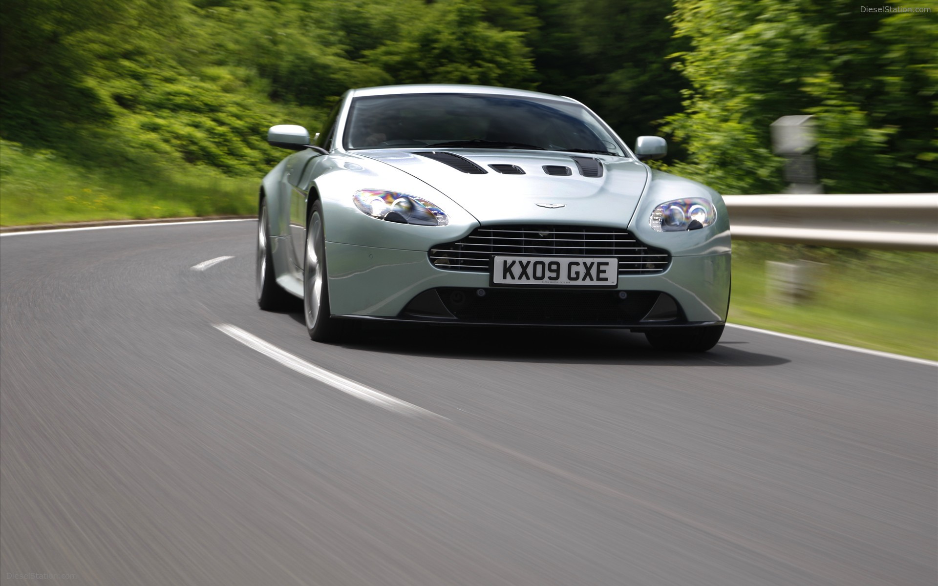 Aston Martin V12 Vantage
