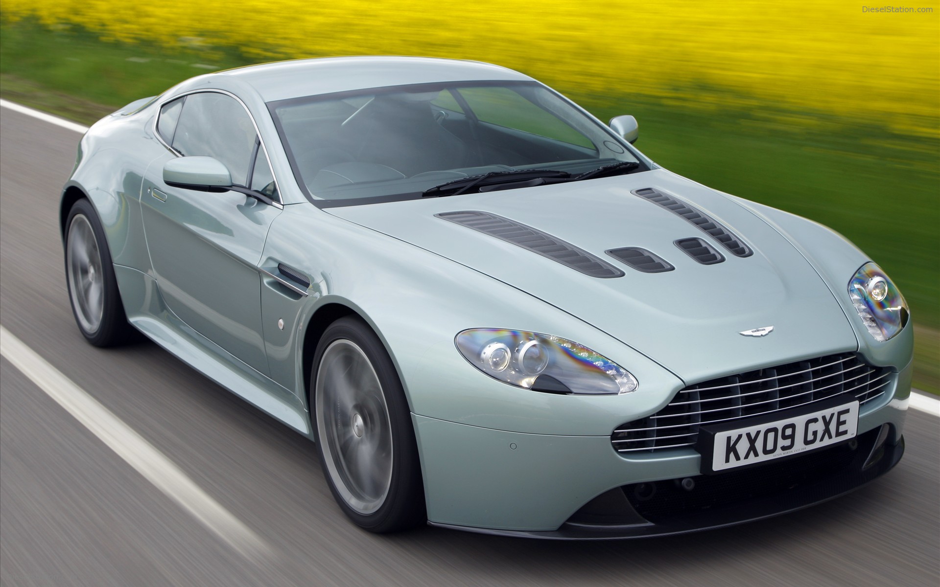 Aston Martin V12 Vantage