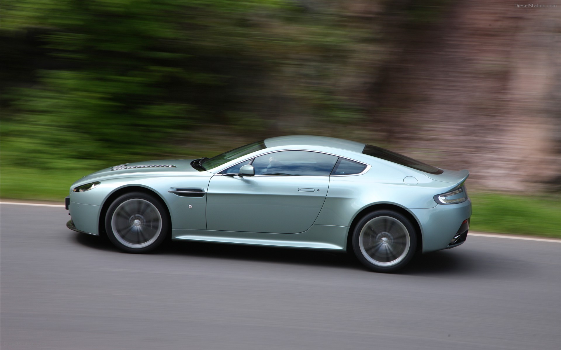 Aston Martin V12 Vantage
