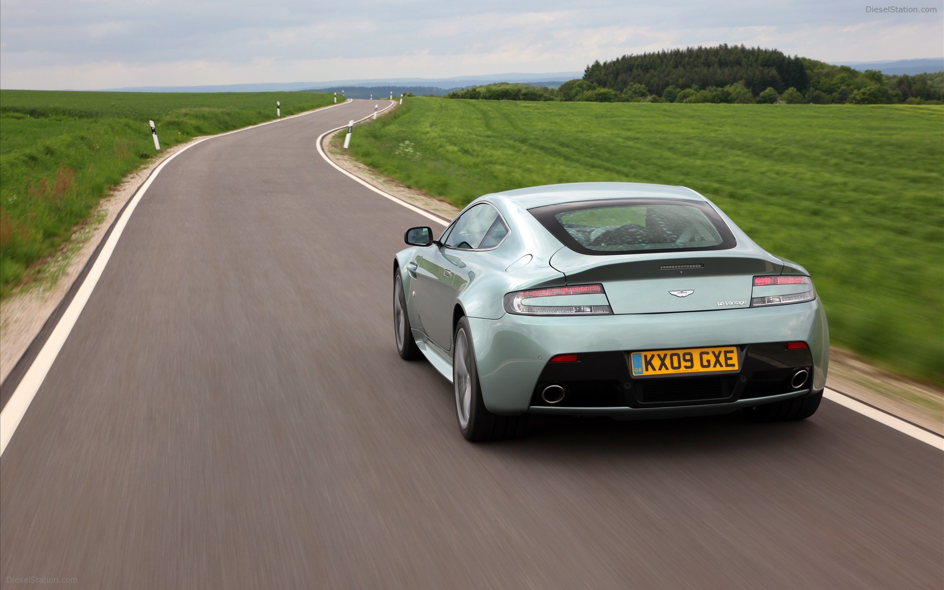 Aston Martin V12 Vantage