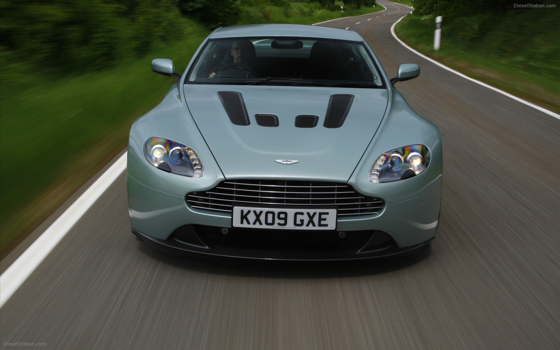 Aston Martin V12 Vantage
