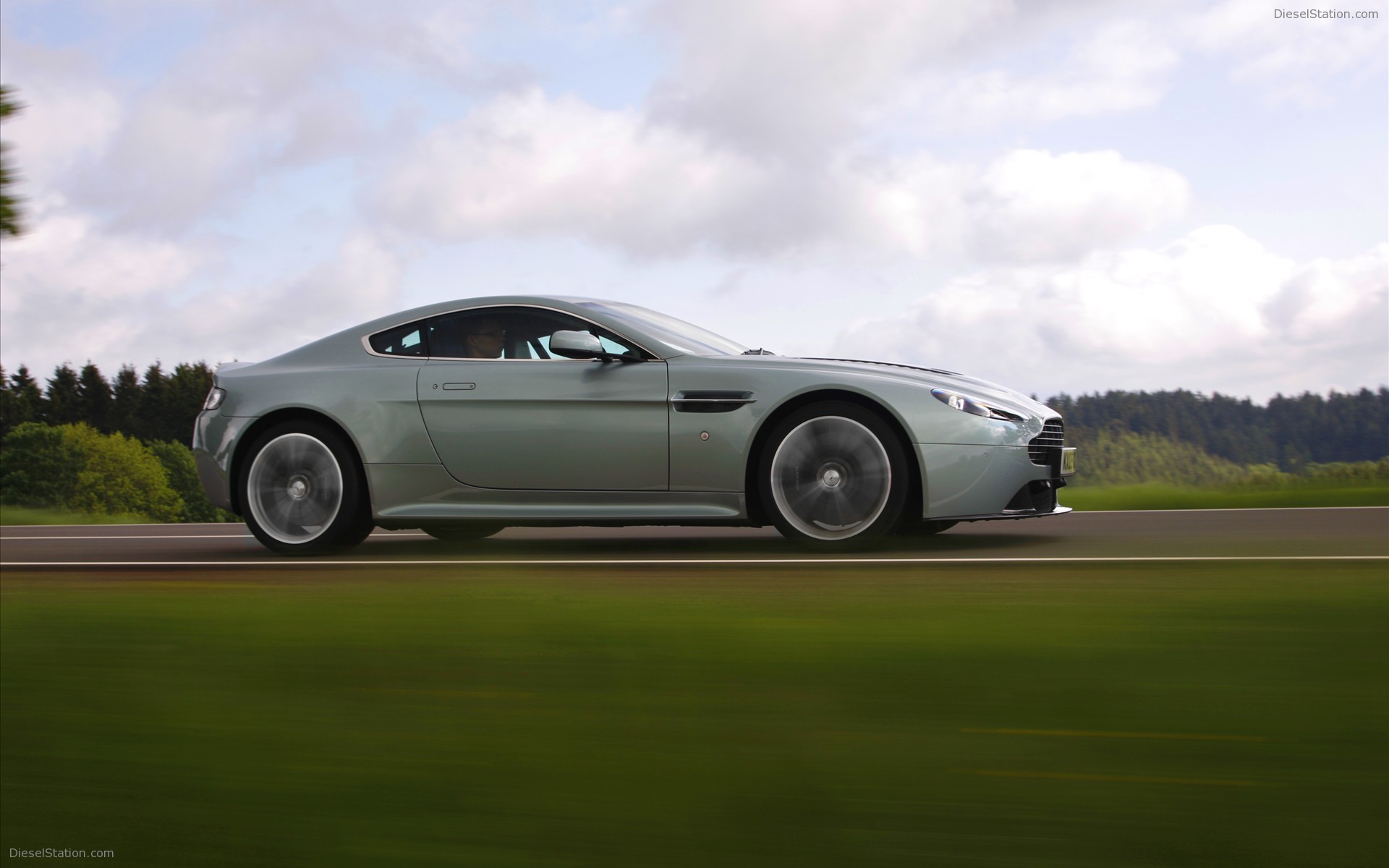 Aston Martin V12 Vantage