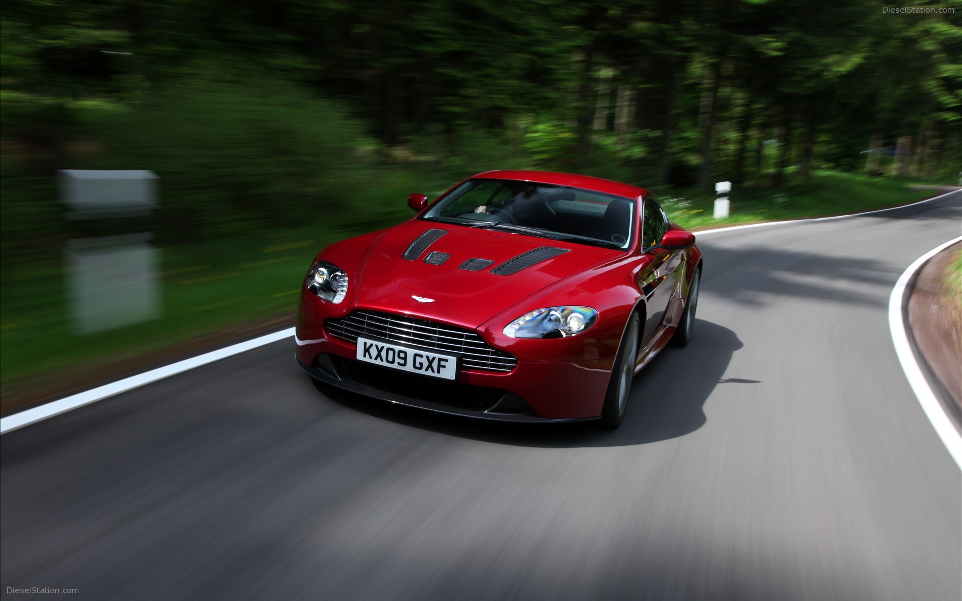 Aston Martin V12 Vantage
