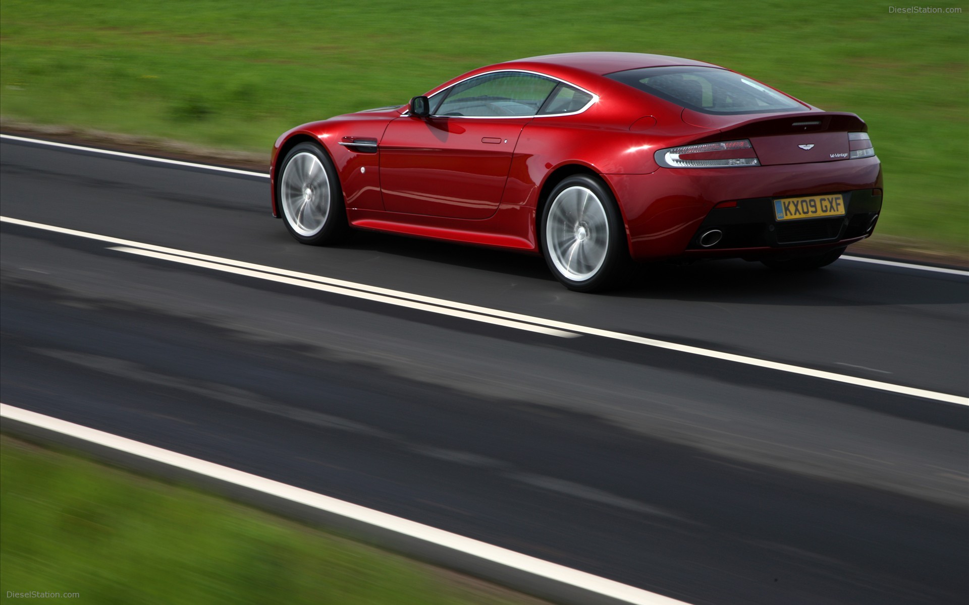 Aston Martin V12 Vantage