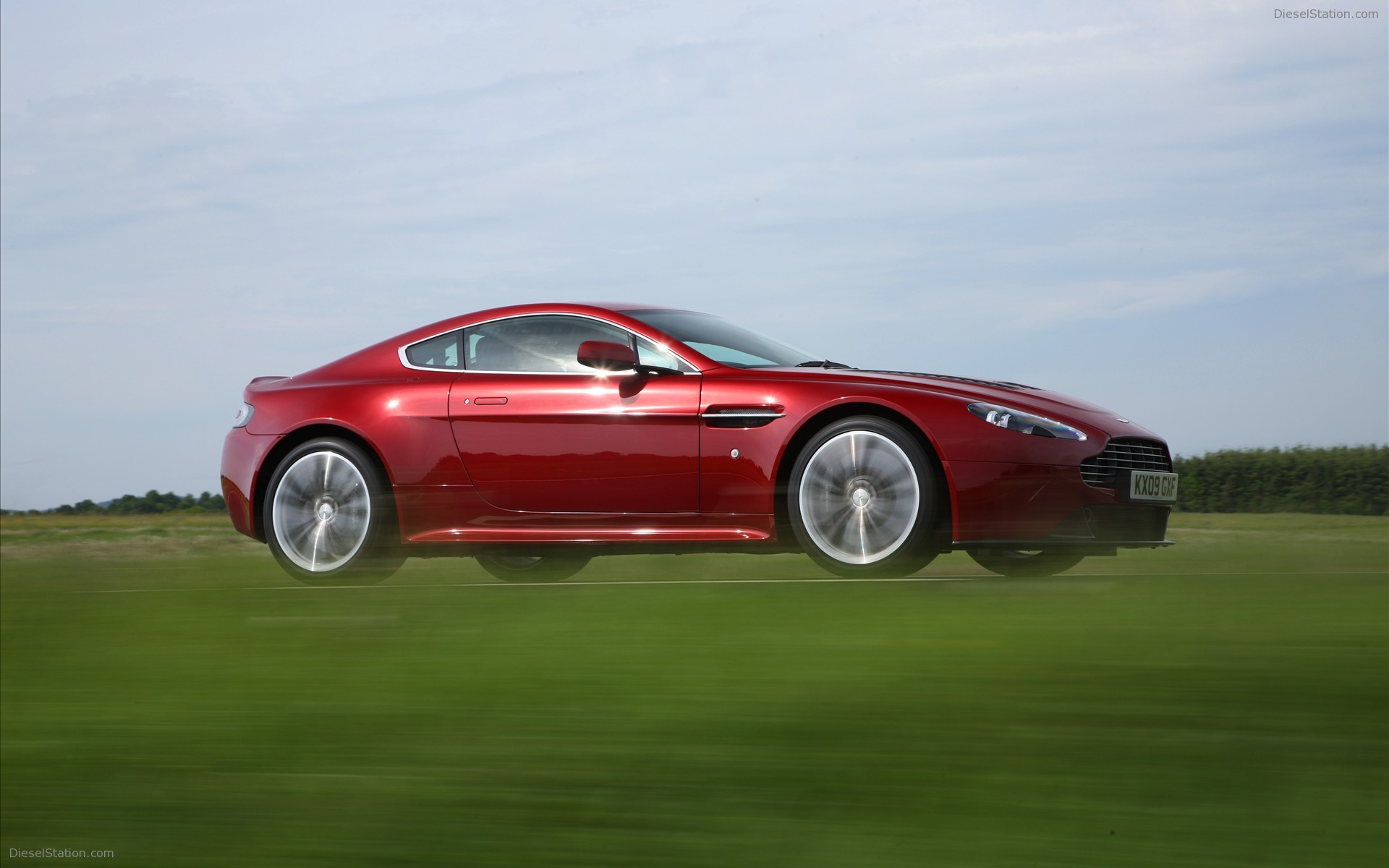 Aston Martin V12 Vantage