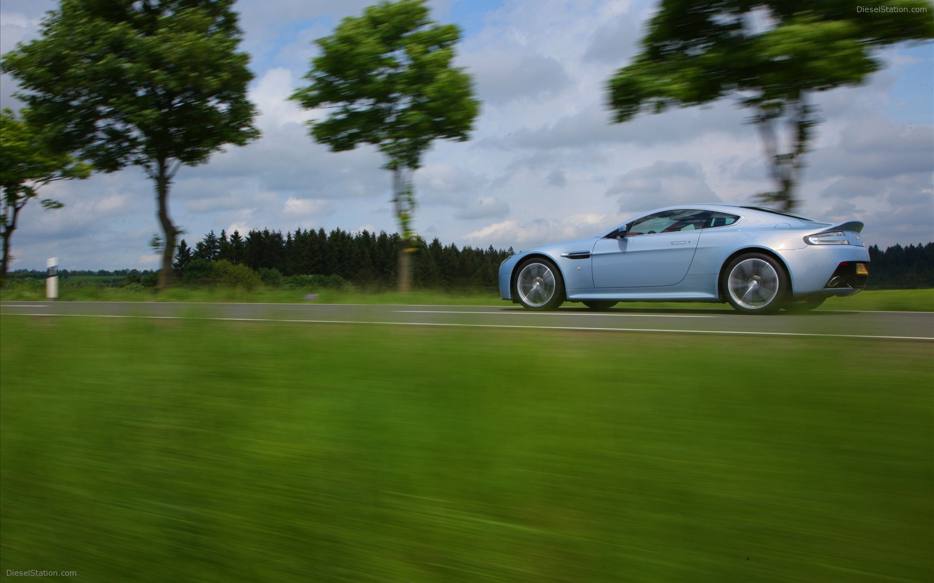 Aston Martin V12 Vantage