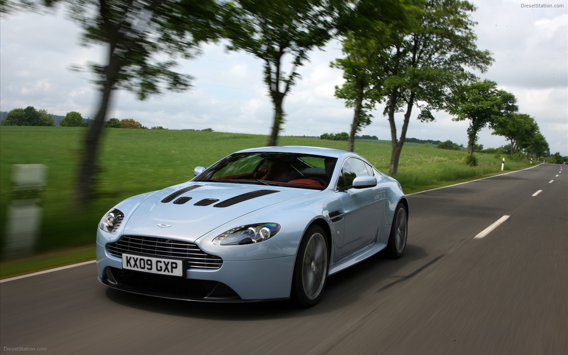 Aston Martin V12 Vantage