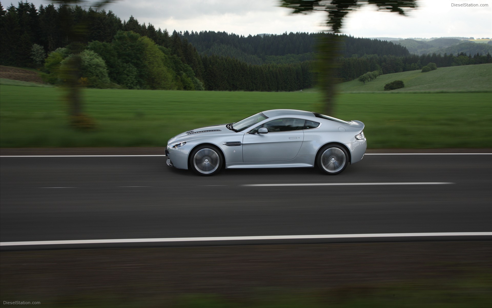 Aston Martin V12 Vantage
