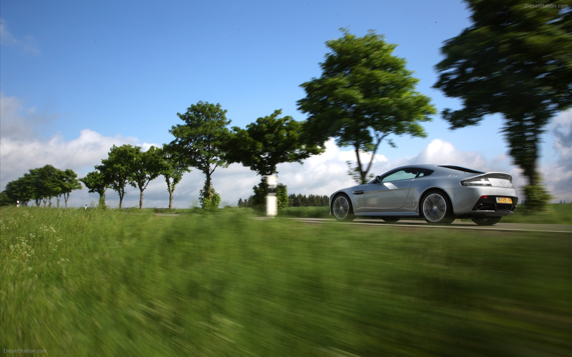 Aston Martin V12 Vantage