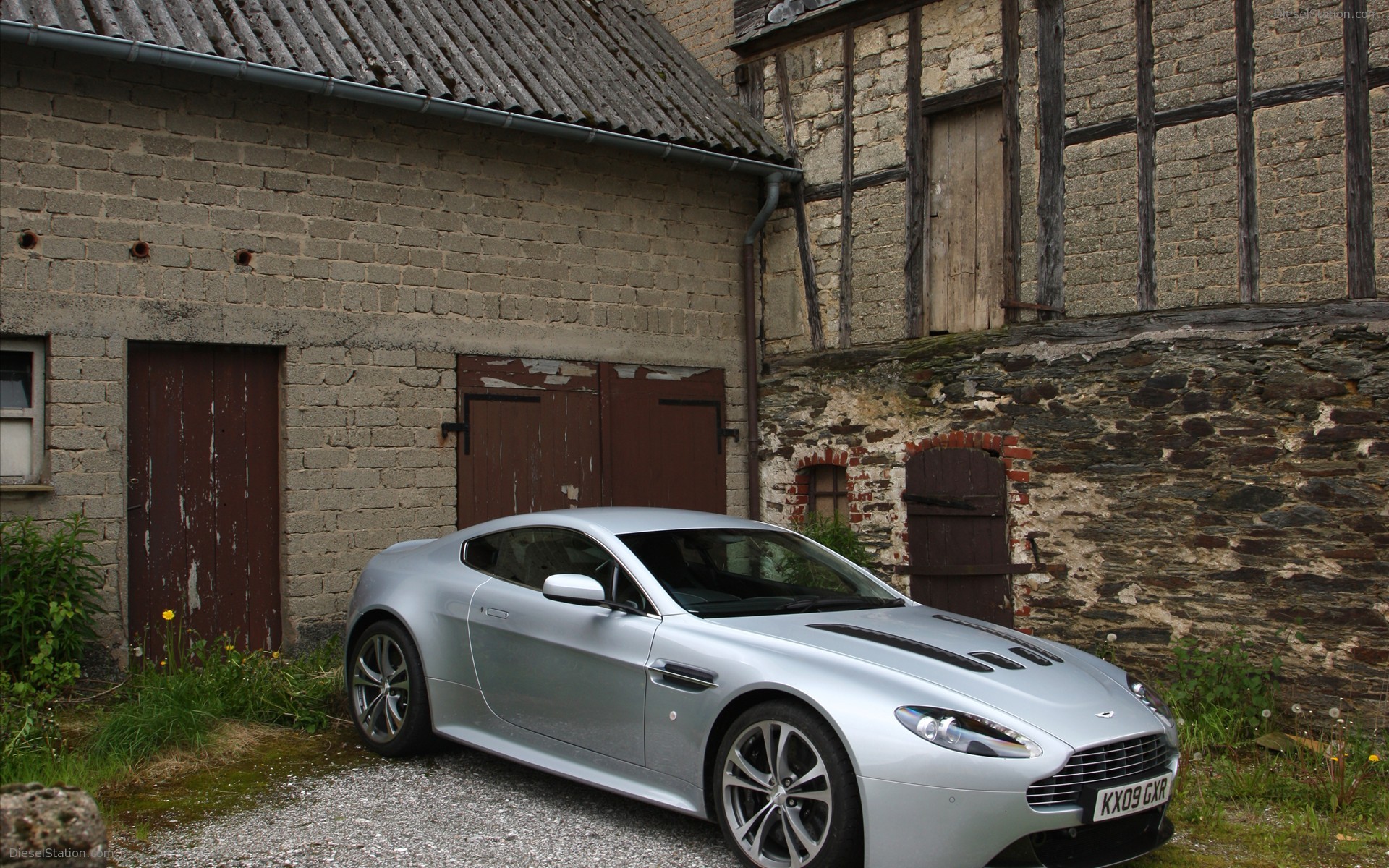 Aston Martin V12 Vantage