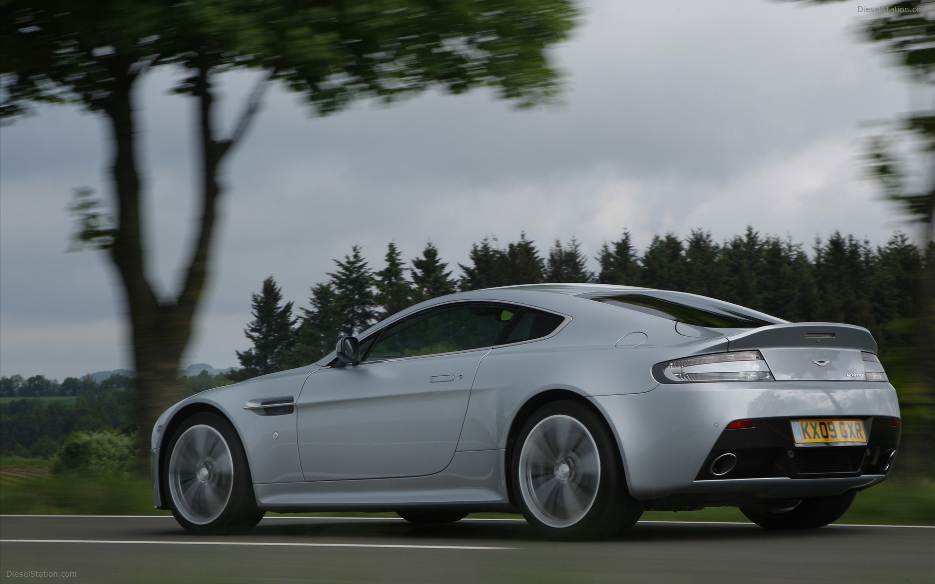 Aston Martin V12 Vantage