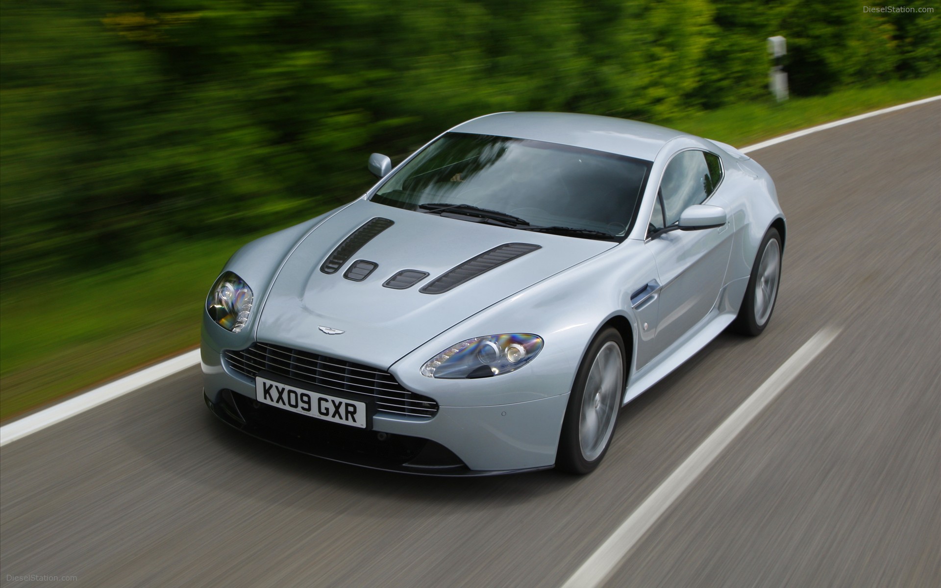 Aston Martin V12 Vantage