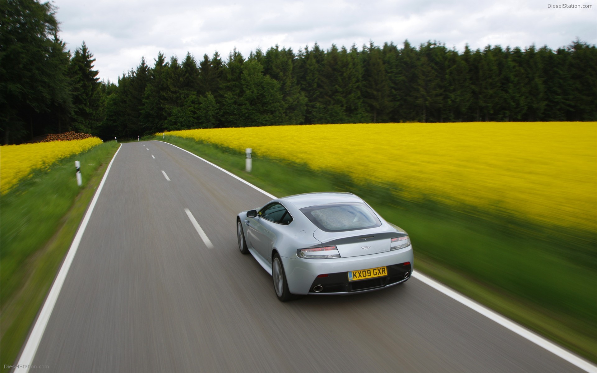 Aston Martin V12 Vantage