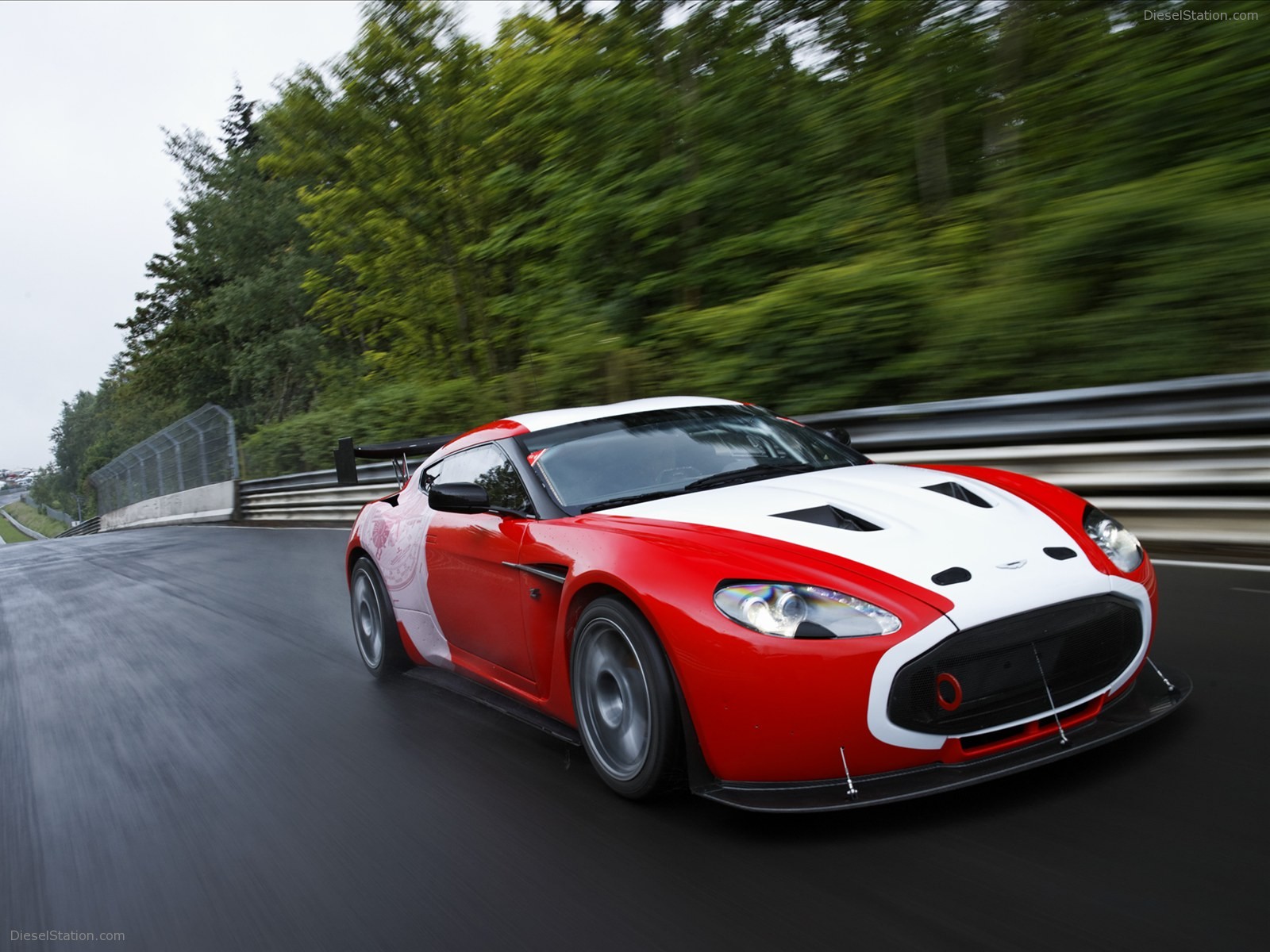 Aston Martin V12 Zagato 2011