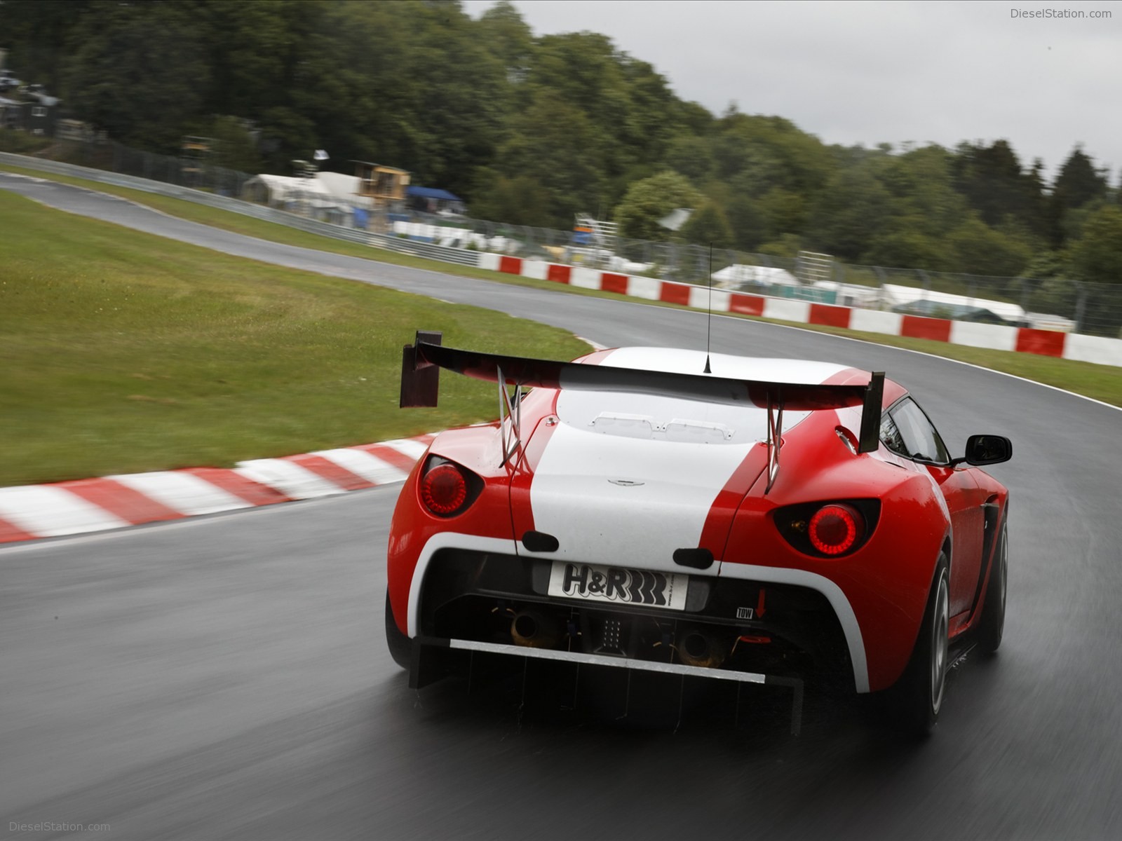 Aston Martin V12 Zagato 2011