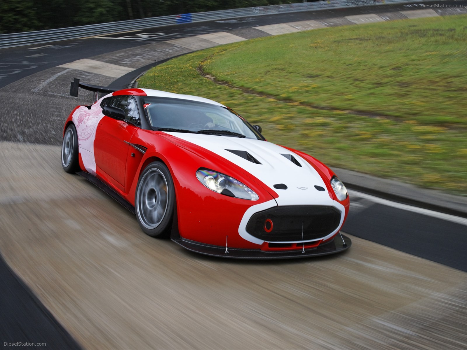 Aston Martin V12 Zagato 2011