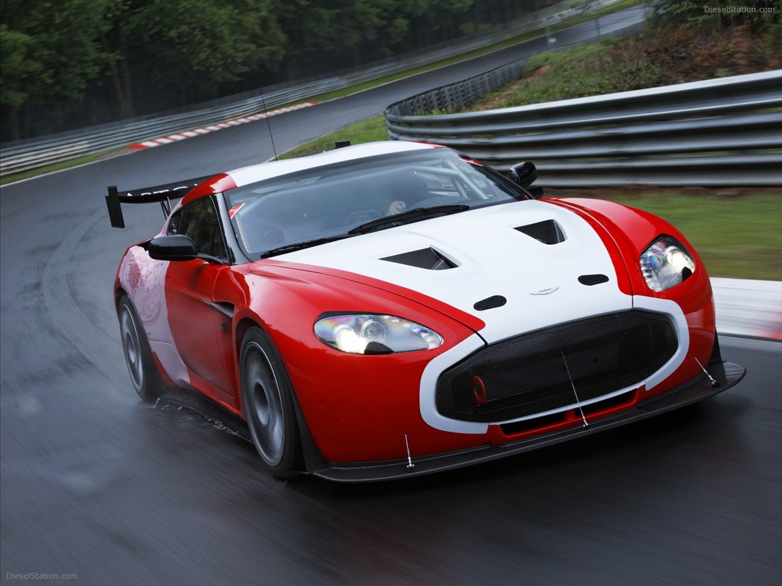 Aston Martin V12 Zagato 2011