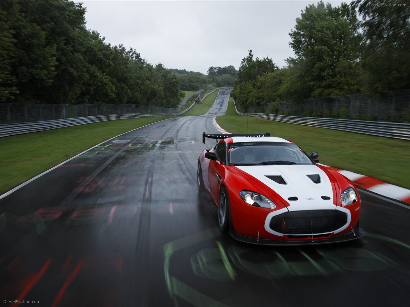 Aston Martin V12 Zagato 2011