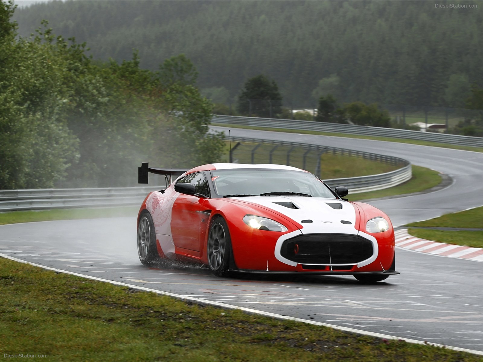 Aston Martin V12 Zagato 2011