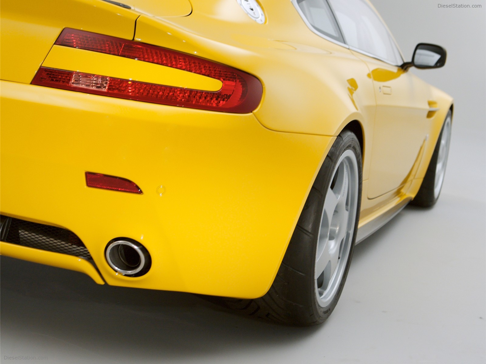 Aston Martin V8 Vantage N24