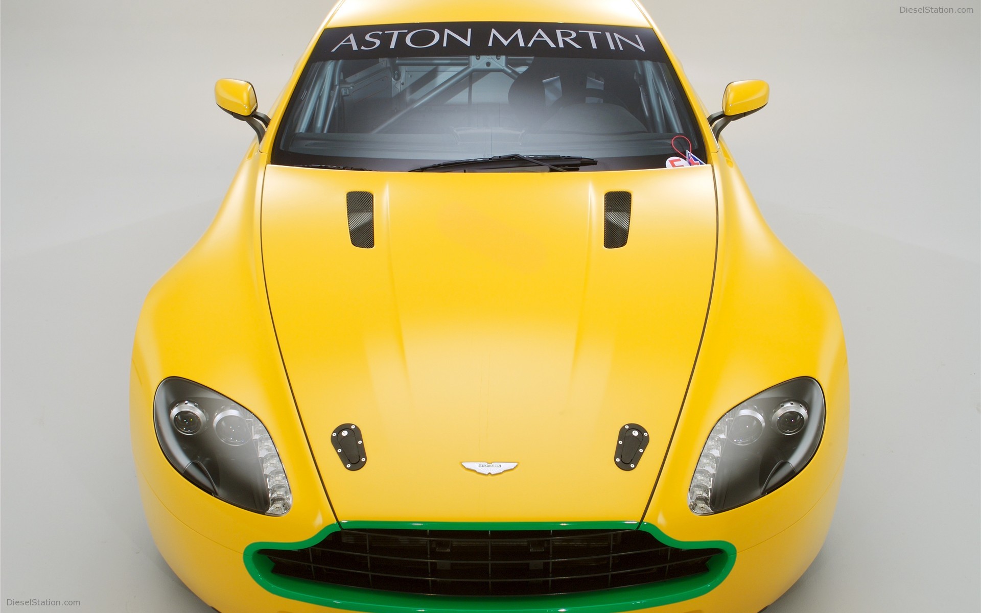 Aston Martin V8 Vantage N24