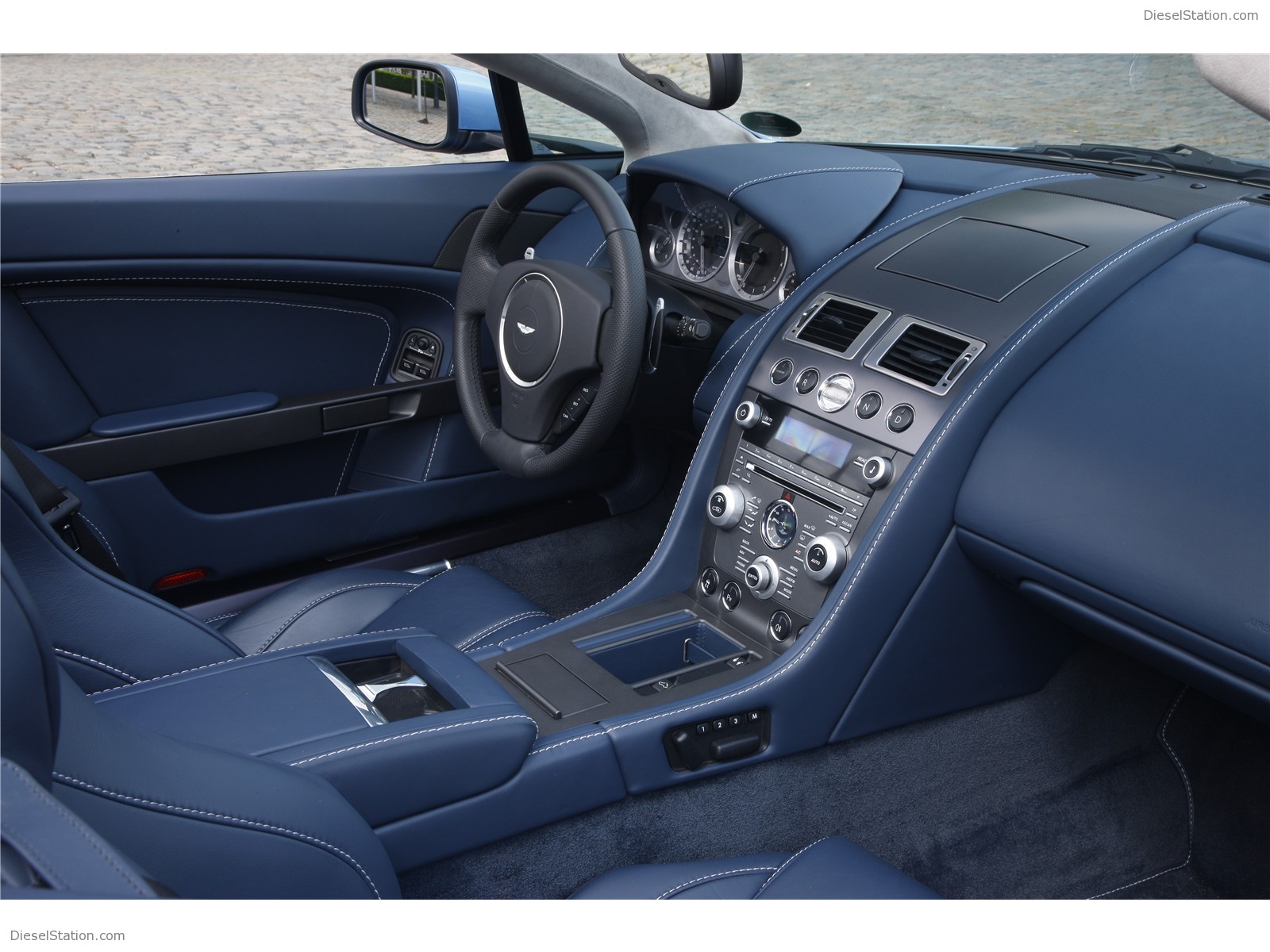 Aston Martin V8 Vantage Roadster