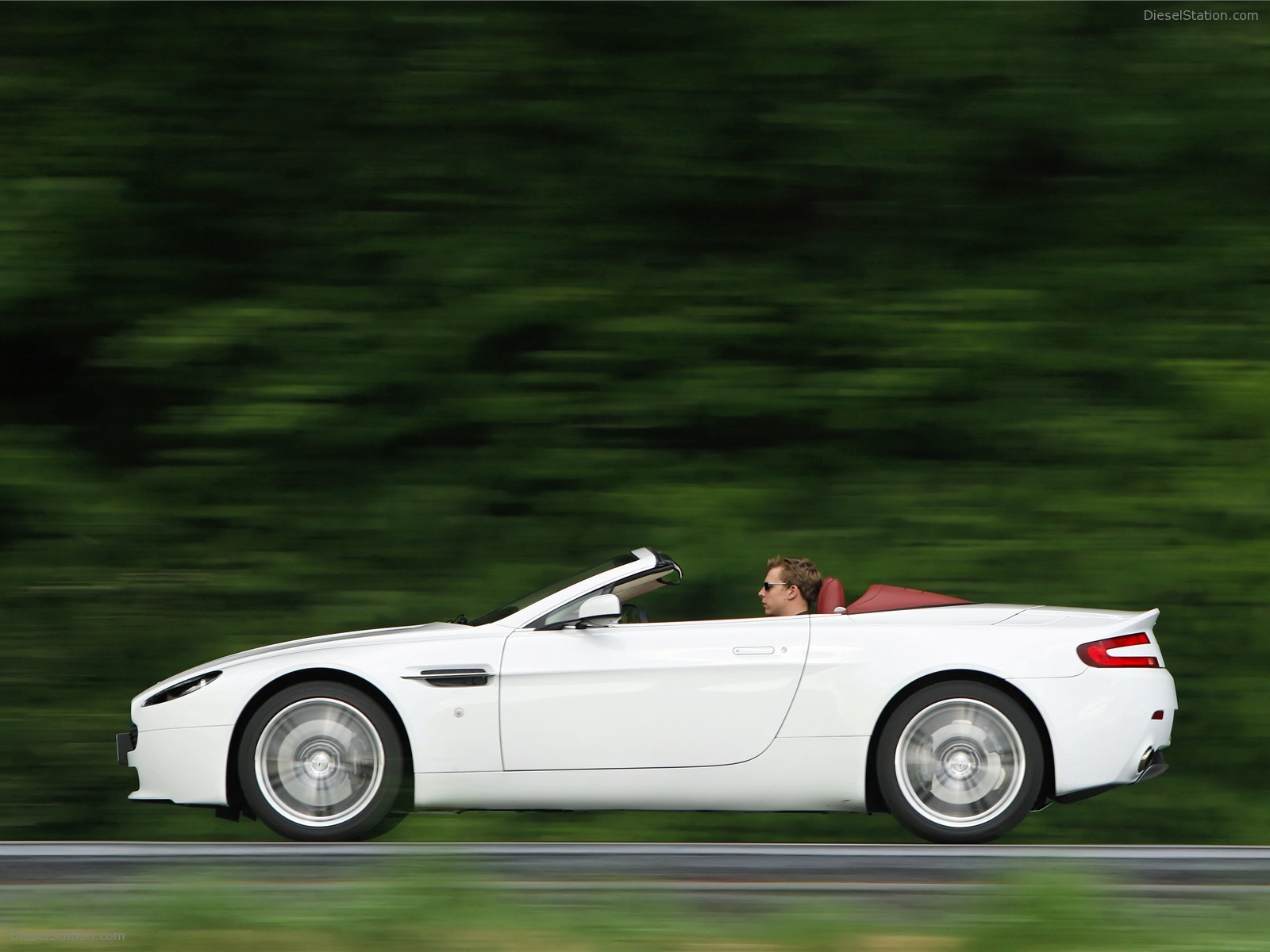 Aston Martin V8 Vantage Roadster