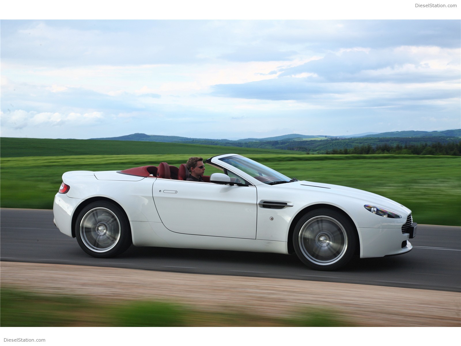 Aston Martin V8 Vantage Roadster