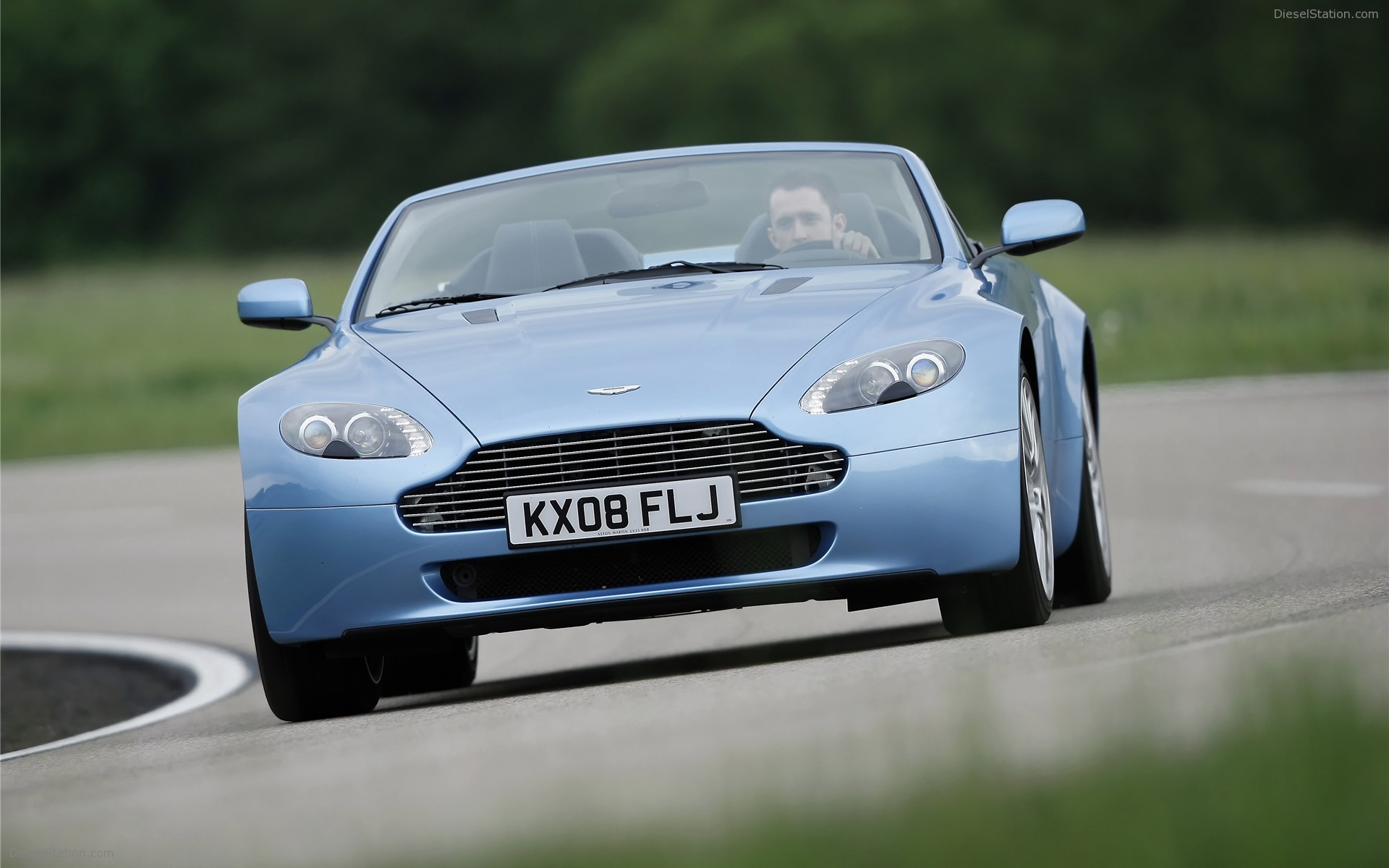 Aston Martin V8 Vantage Roadster